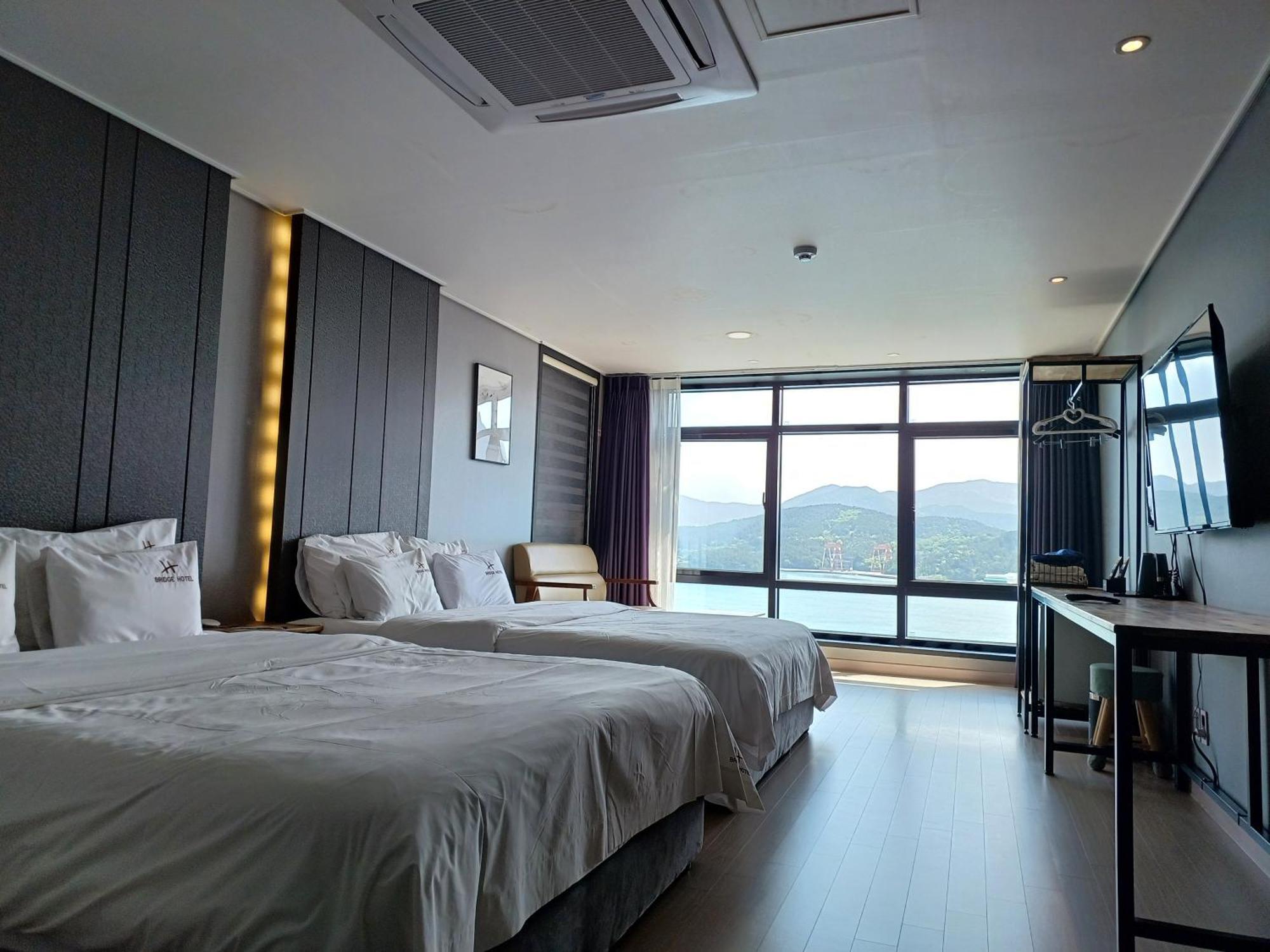 Tongyeong Bridge Hotel Экстерьер фото