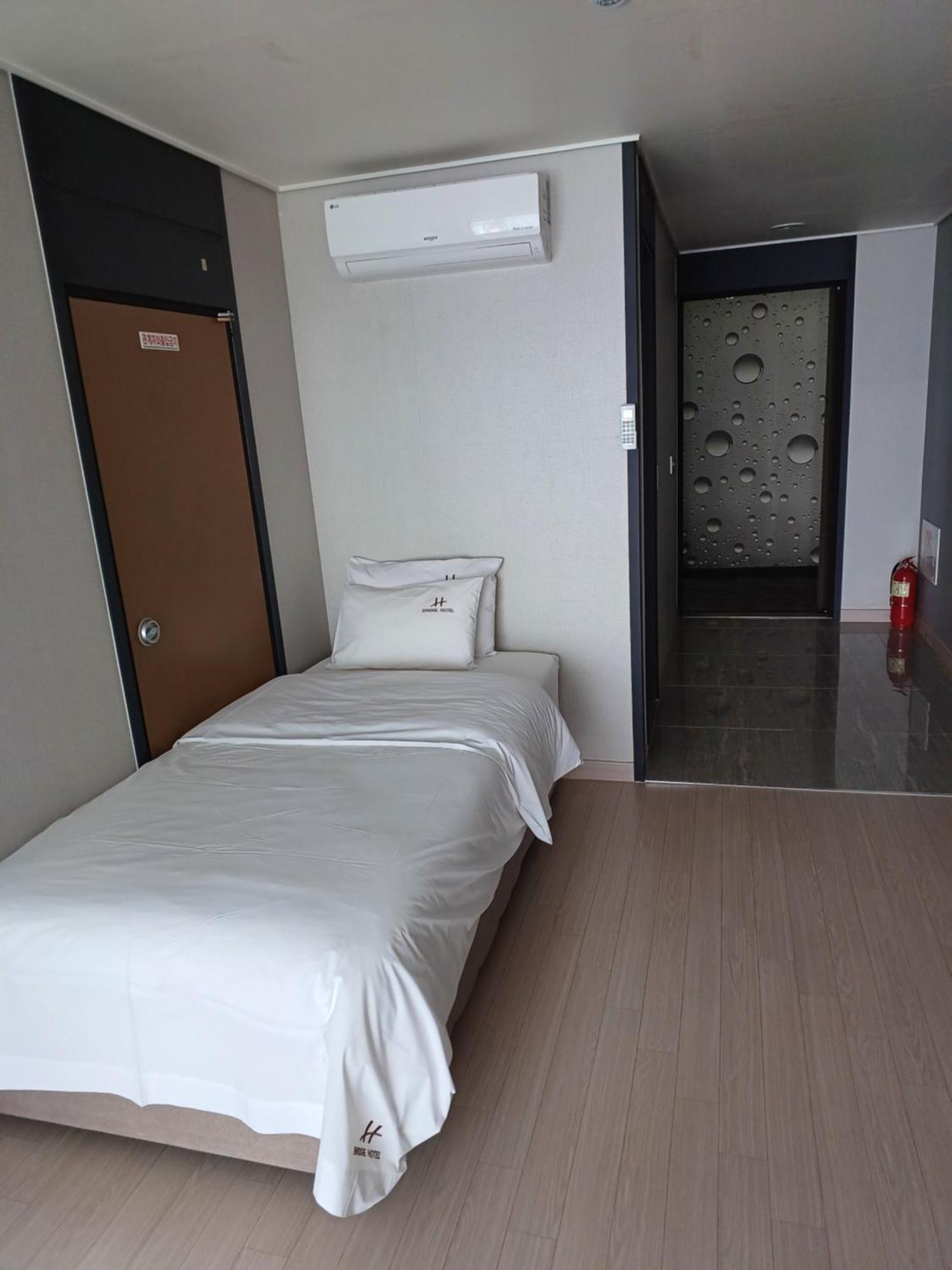 Tongyeong Bridge Hotel Экстерьер фото