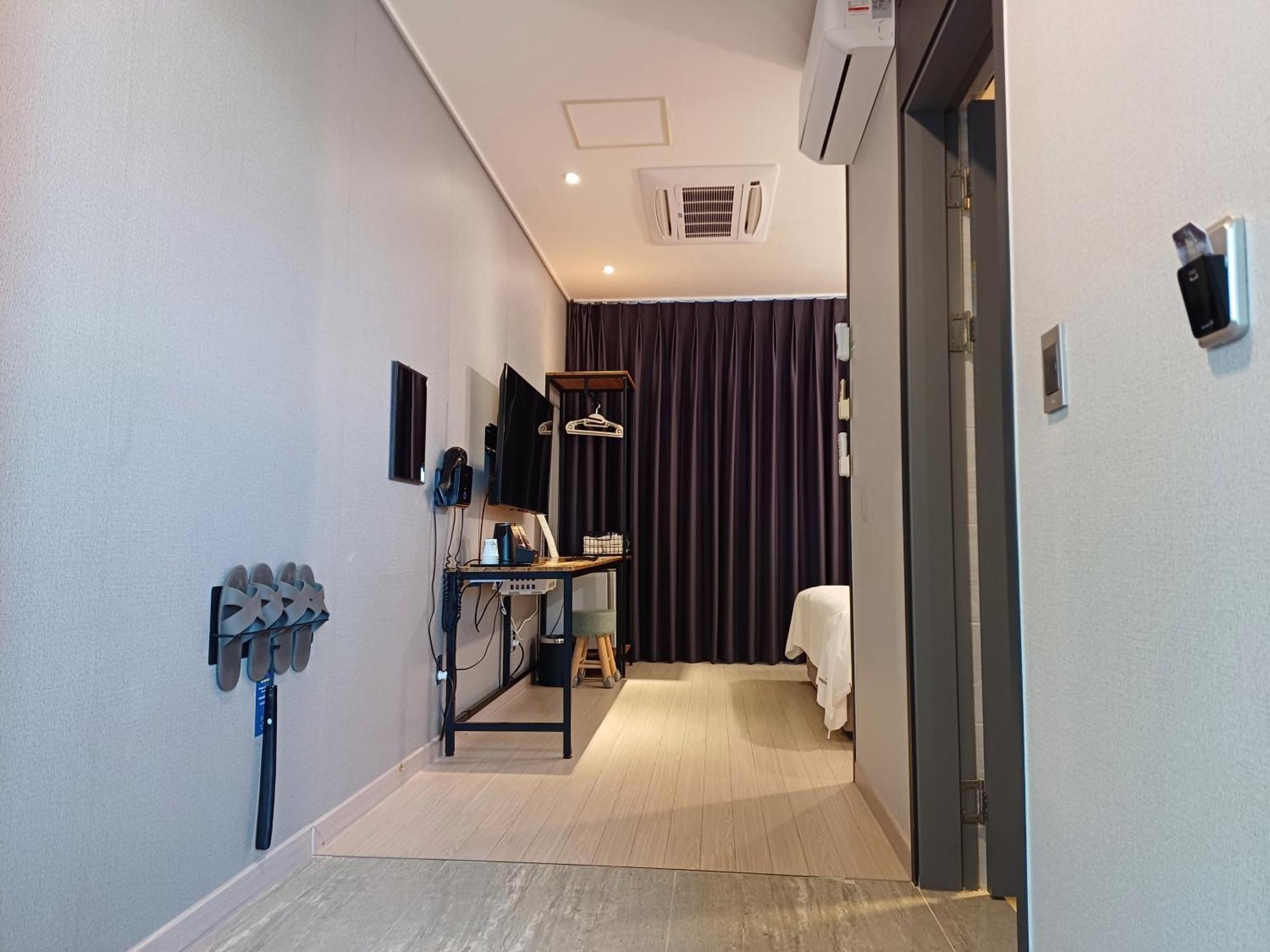 Tongyeong Bridge Hotel Экстерьер фото