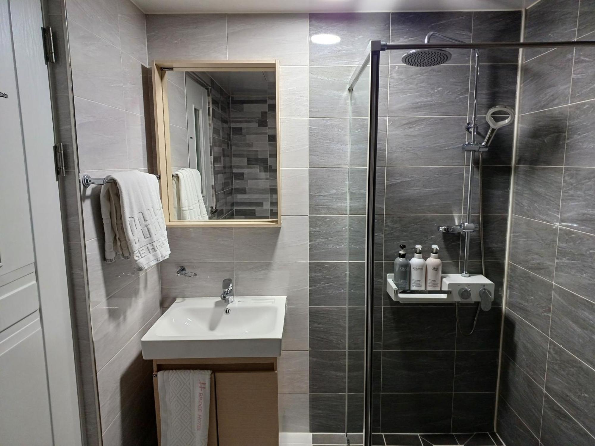 Tongyeong Bridge Hotel Экстерьер фото