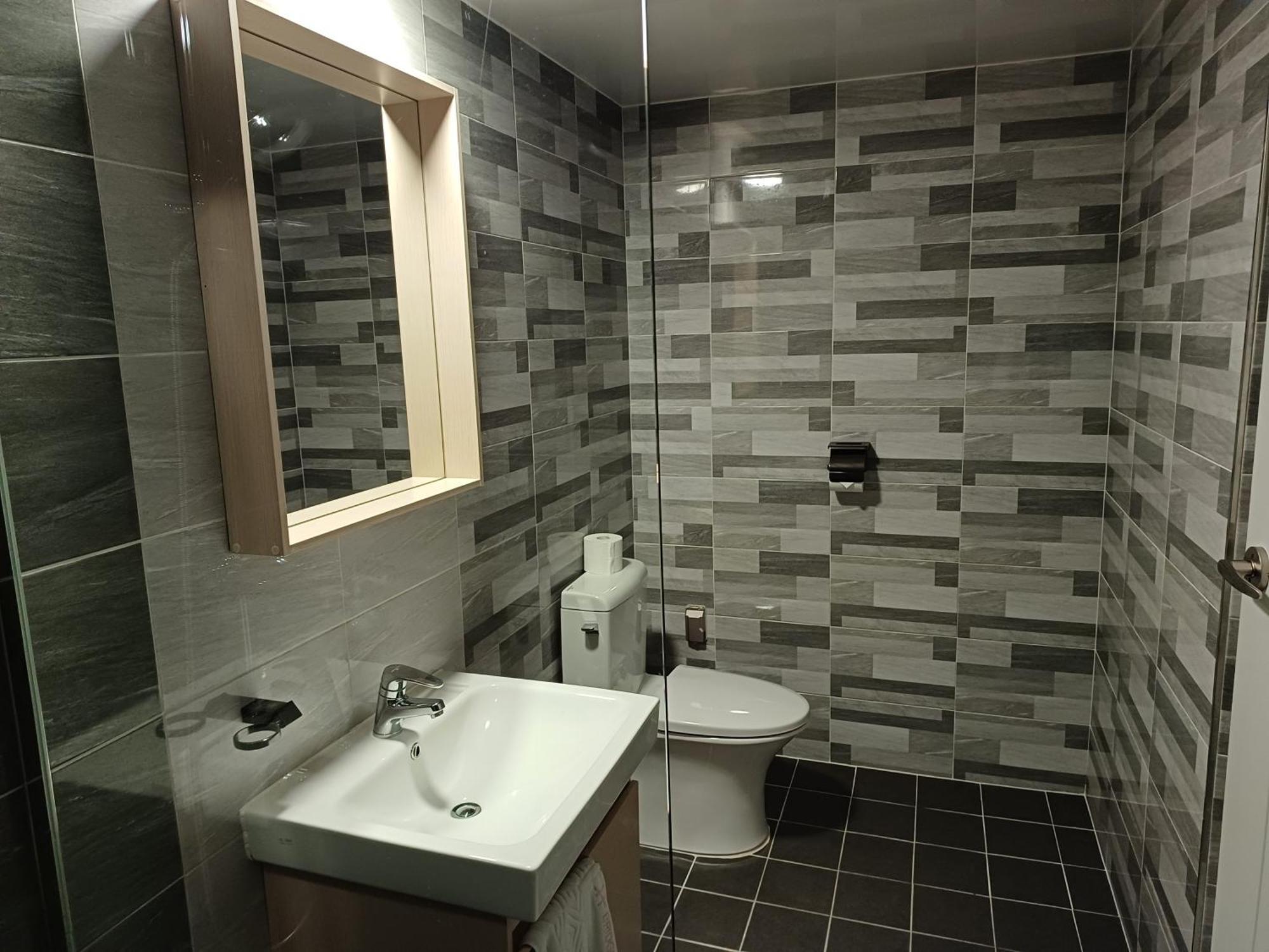 Tongyeong Bridge Hotel Экстерьер фото