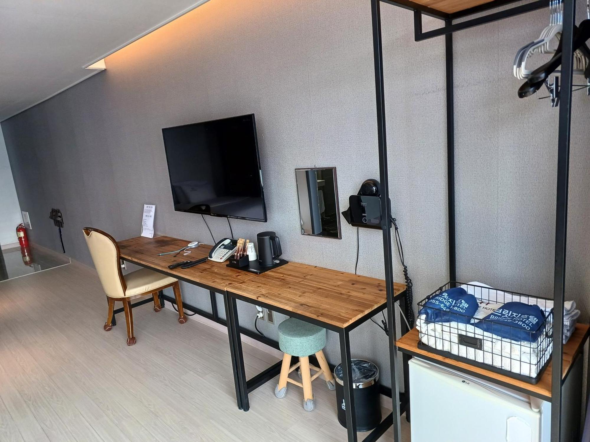 Tongyeong Bridge Hotel Экстерьер фото