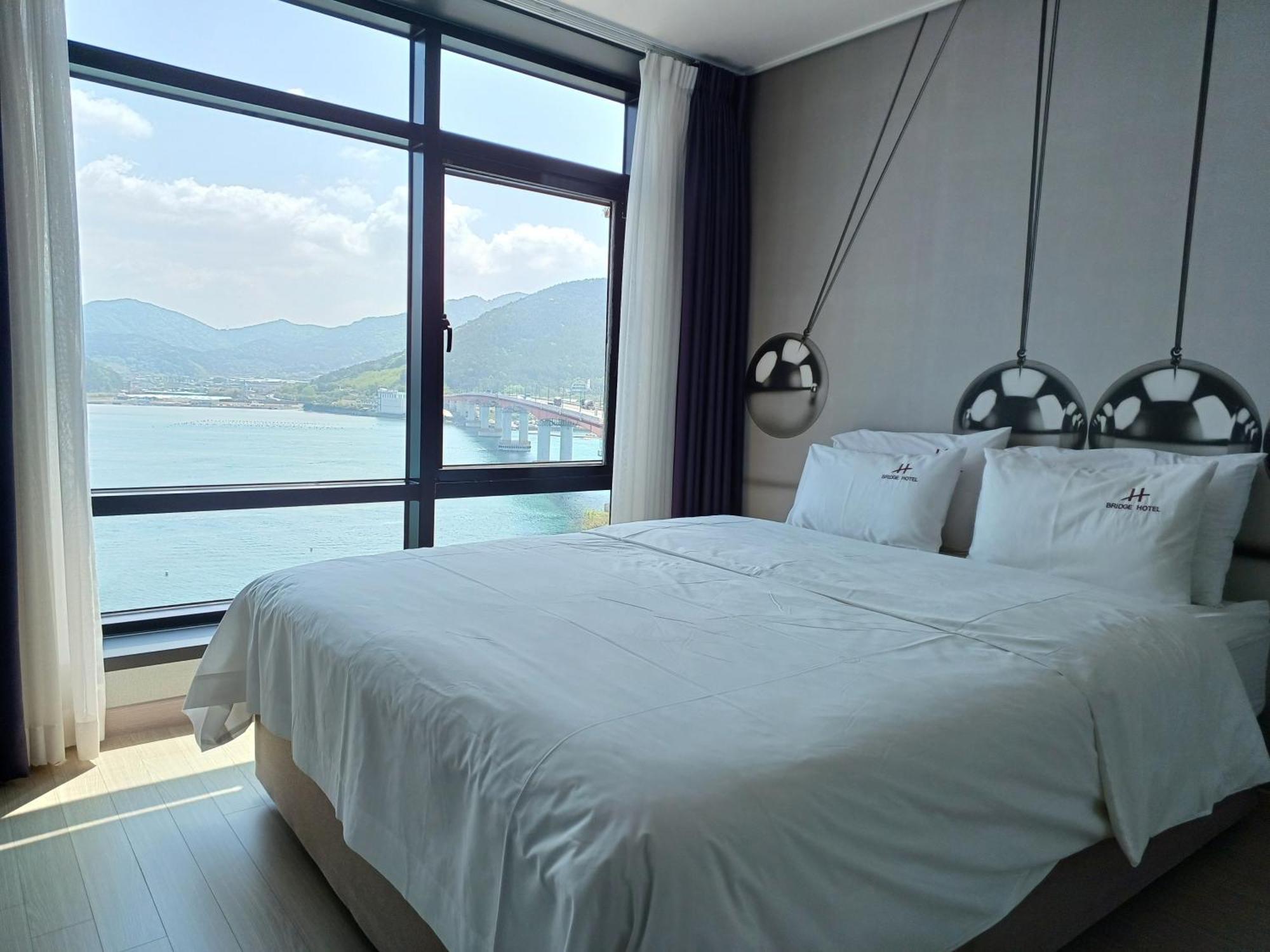 Tongyeong Bridge Hotel Экстерьер фото