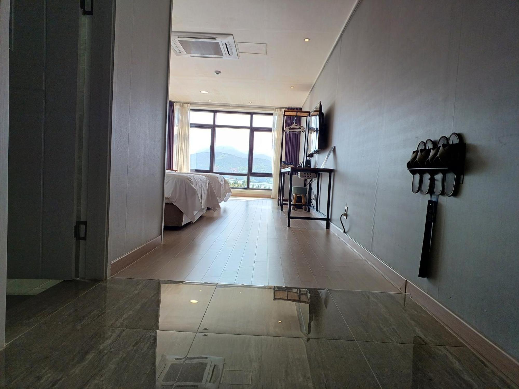Tongyeong Bridge Hotel Экстерьер фото