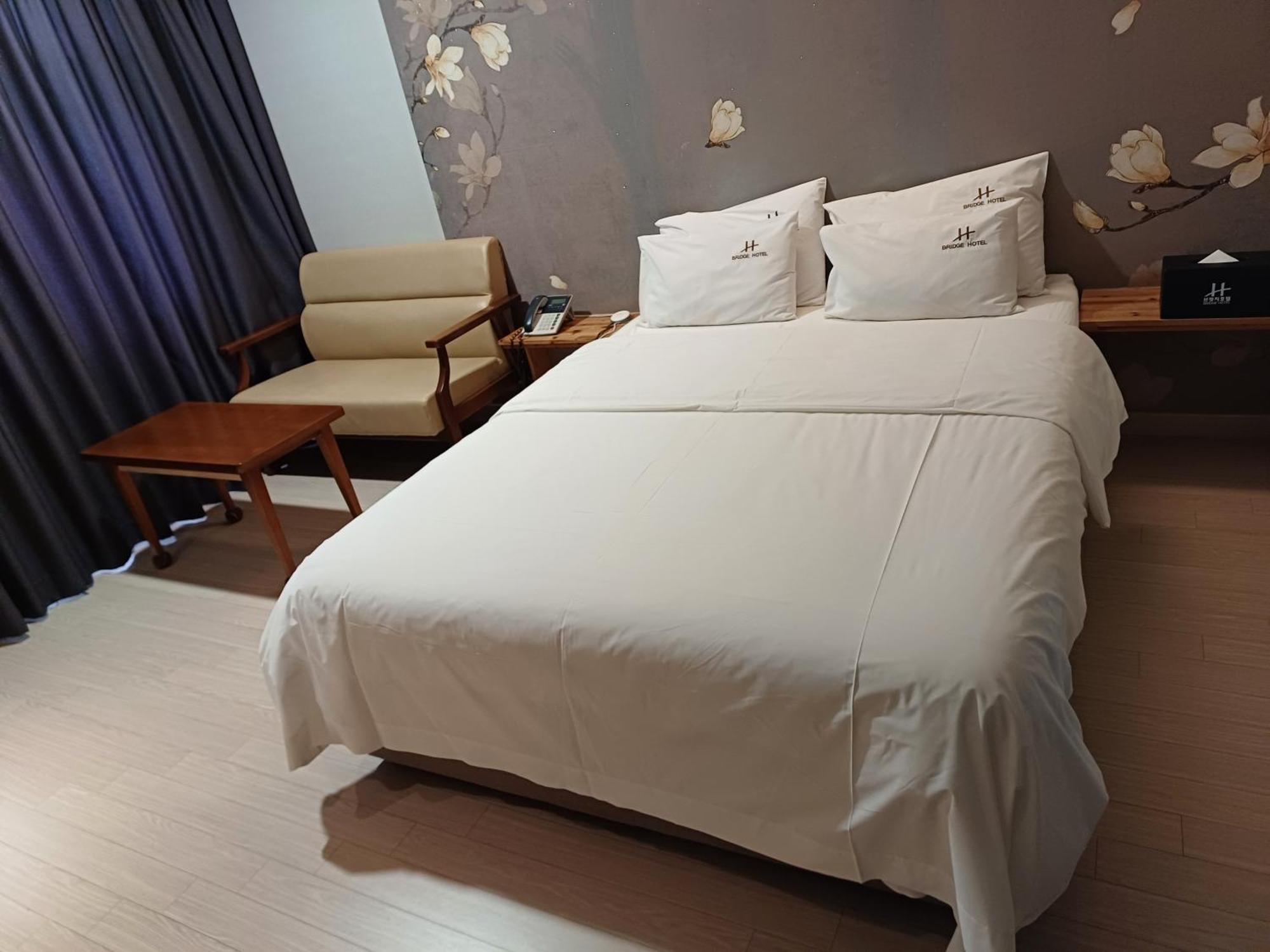 Tongyeong Bridge Hotel Экстерьер фото