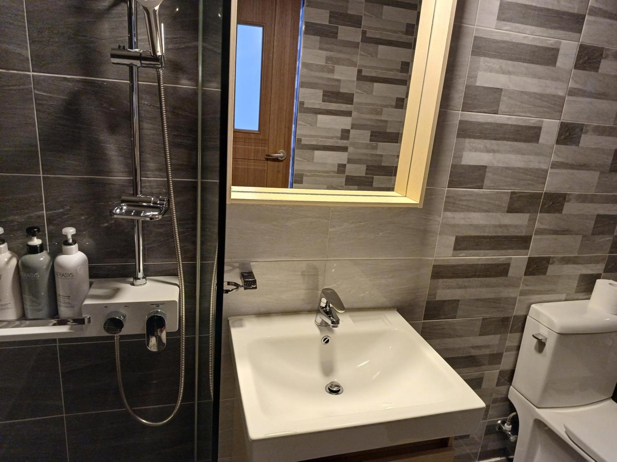 Tongyeong Bridge Hotel Экстерьер фото