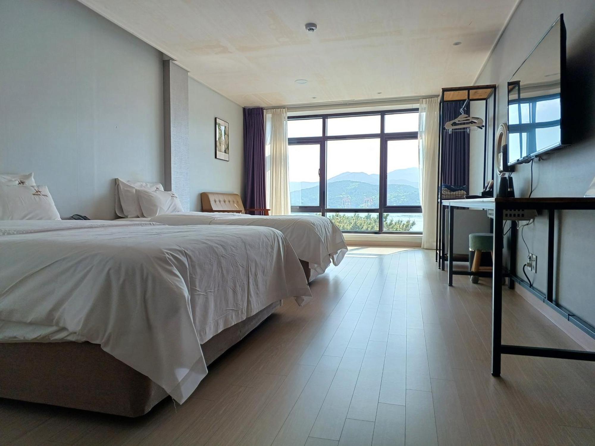 Tongyeong Bridge Hotel Экстерьер фото